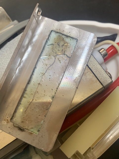 割れているフィルター